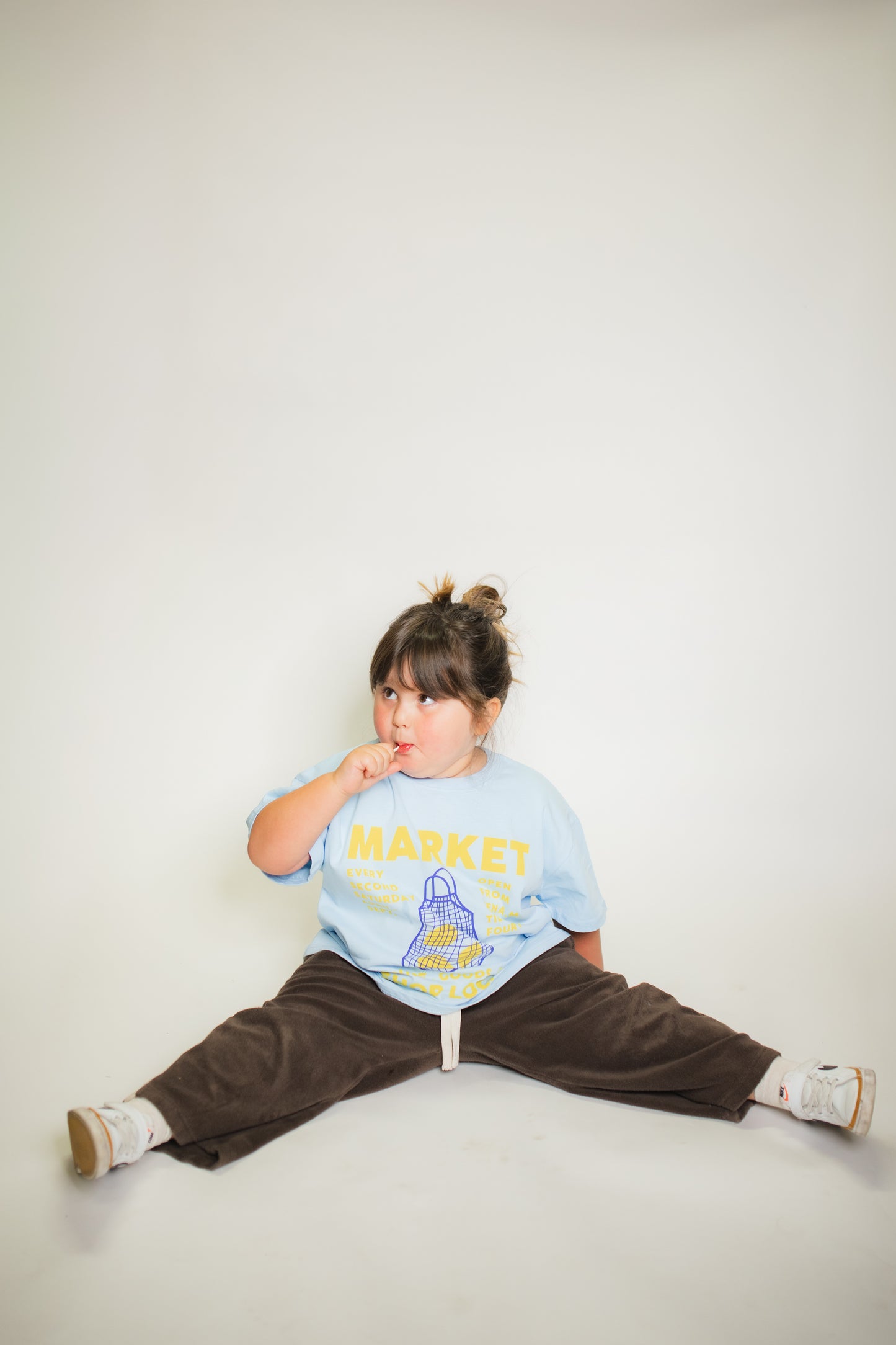 MARKET TEE